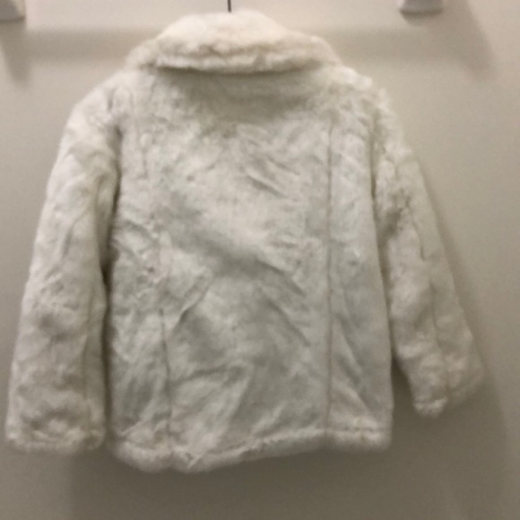 ⛄️❄️ HOST PICK ❄️ Girls White Faux Fur Coat - Picture 5 of 16